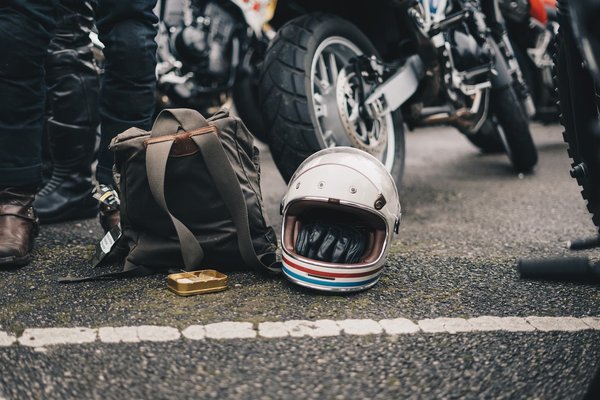 Quels sont les gestes de premiers secours en cas de chute de moto ?