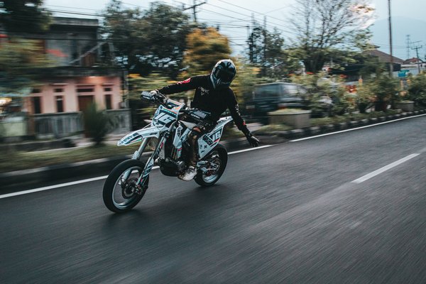 Comment se protéger du froid en moto ?